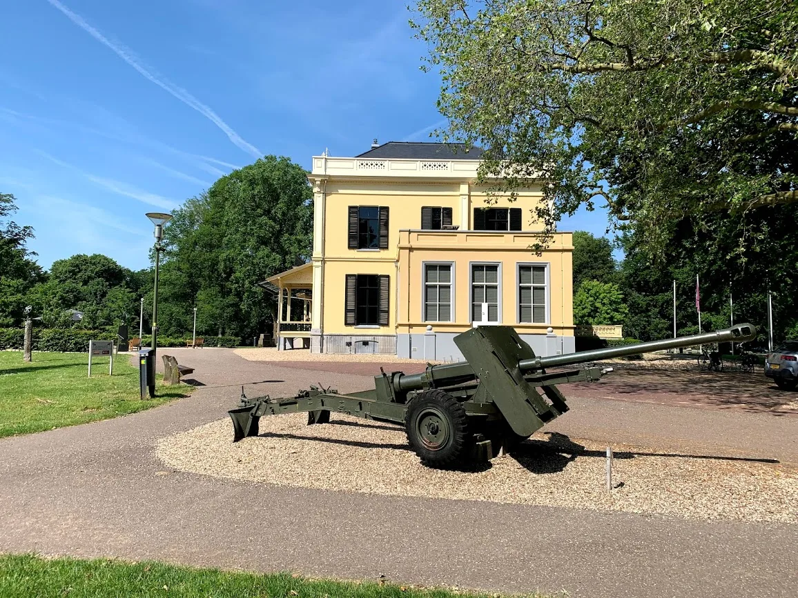 Airborne Museum & Cemetery in Oosterbeek