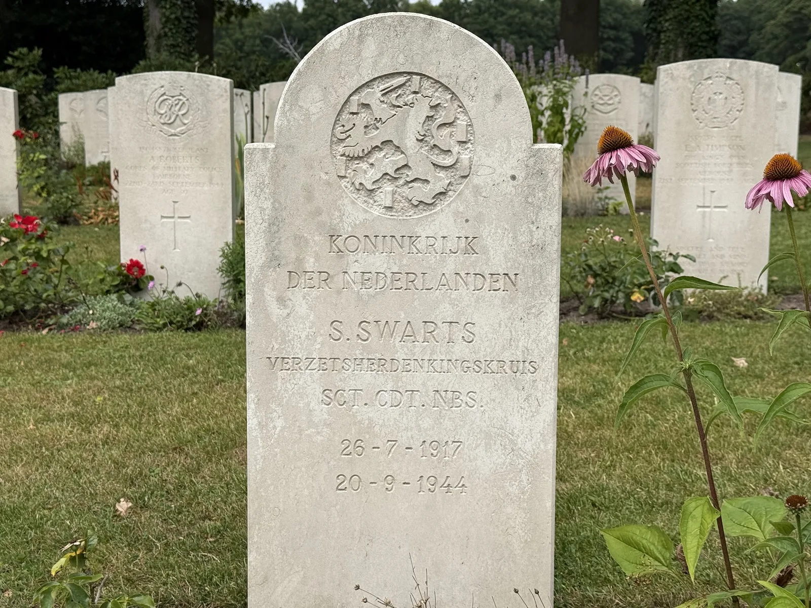 Headstone of Samuël Swarts at the Arnhem Oosterbeek War Cemetery