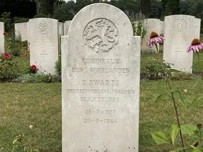 Headstone of Samuël Swarts at the Arnhem Oosterbeek War Cemetery