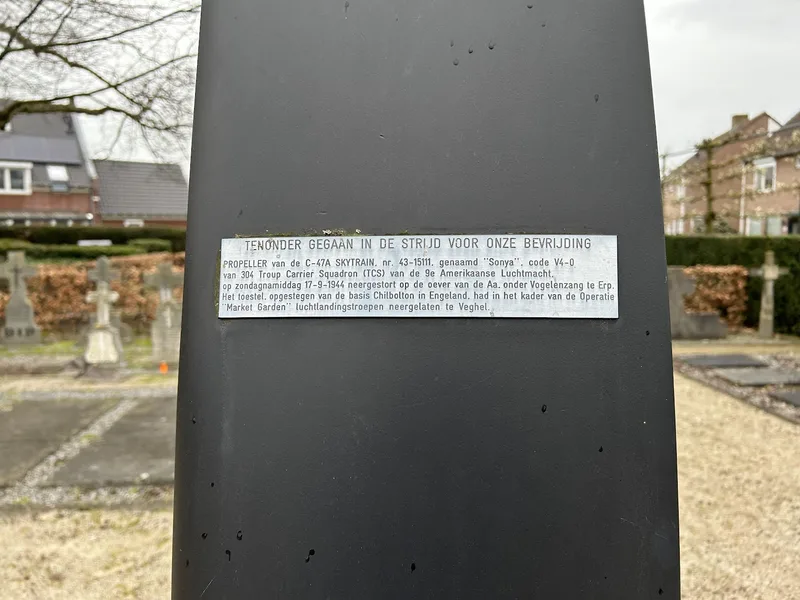 Close-up of the metal plaque in Dutch on the upper blade of the Sonya's propeller